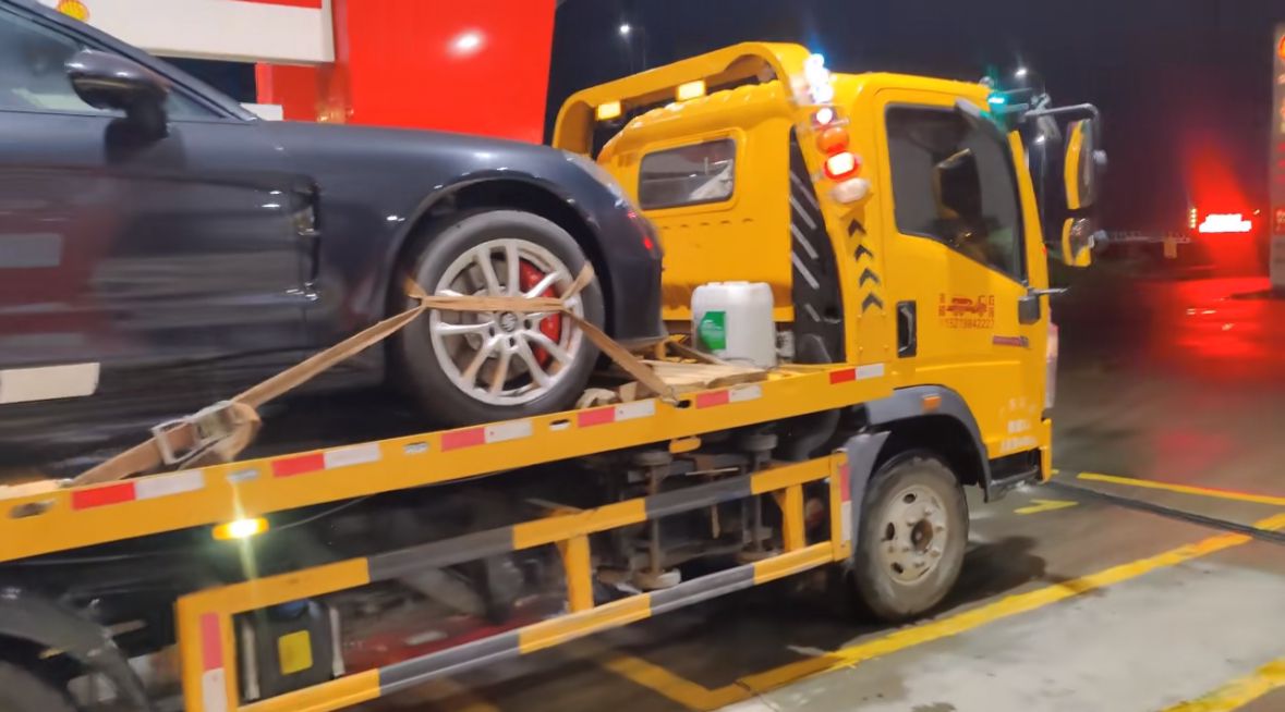榆林行车途中遇到突发状况该如何呼叫道路救援？